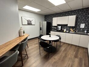 301 Sovereign Ct, Manchester, MO for sale Interior Photo- Image 1 of 5