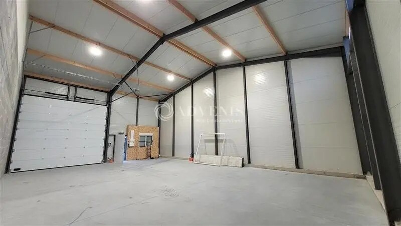 Flex in Mouzillon for lease - Interior Photo - Image 2 of 4