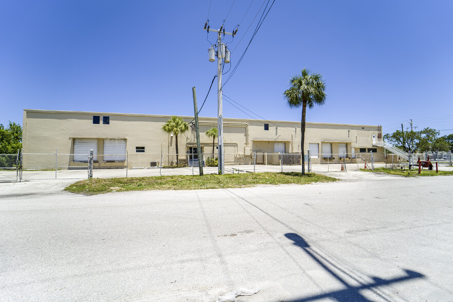 290 SW 14th Ave, Pompano Beach, FL for lease - Building Photo - Image 3 of 20