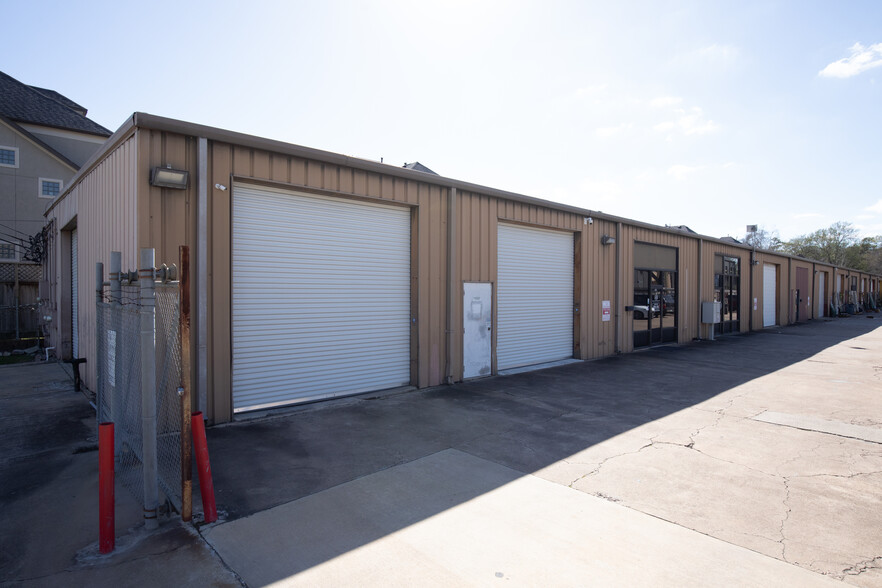 1411 Upland Dr, Houston, TX for lease - Building Photo - Image 3 of 36