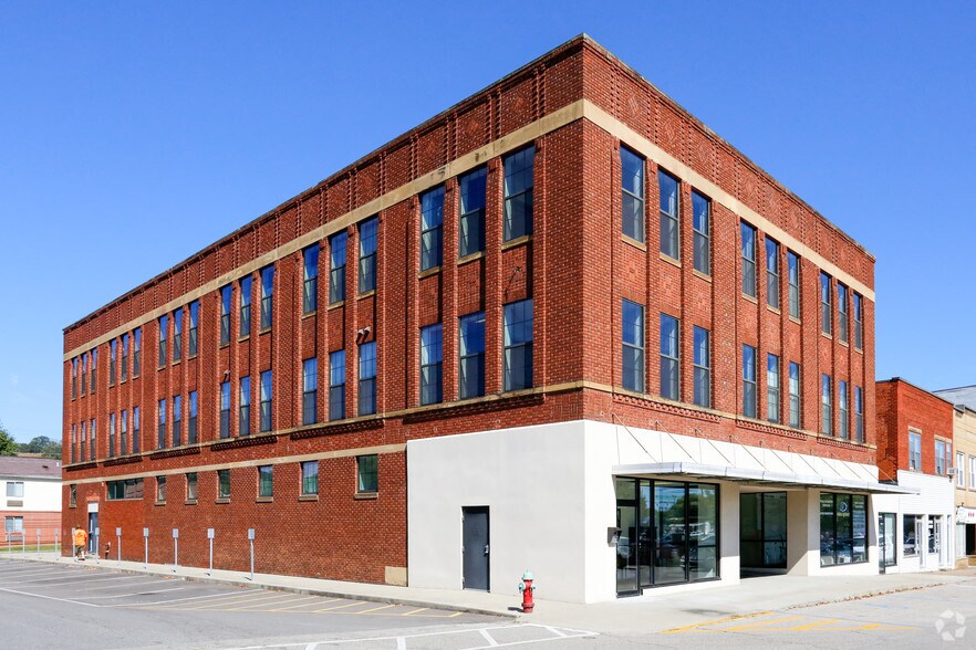 1095 Main St, Milton, WV 25541