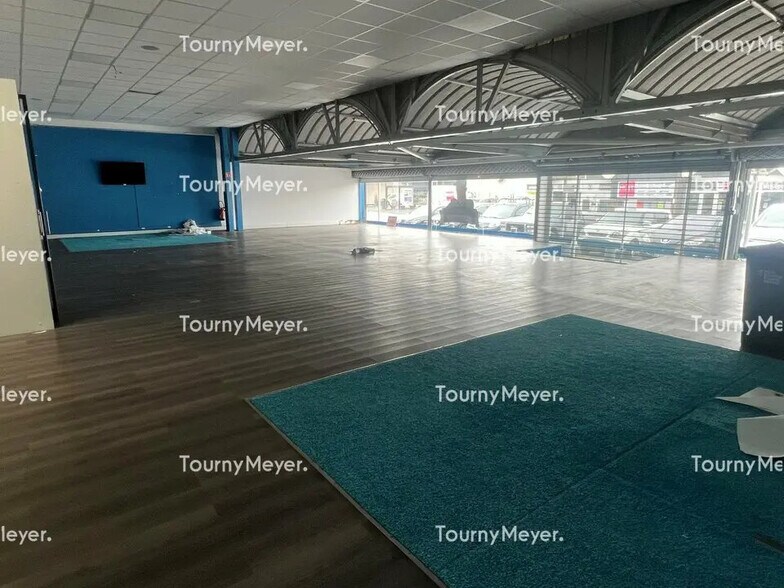 Retail in Anglet for lease - Interior Photo - Image 2 of 5