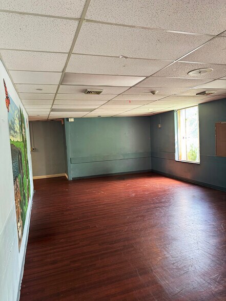 221 N Washington St, Marion, IN for sale - Interior Photo - Image 2 of 4