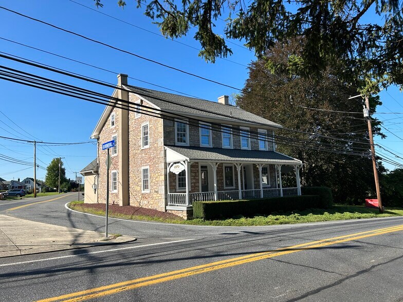 879 Fritztown Rd, Sinking Spring, PA 19608 Office for Lease