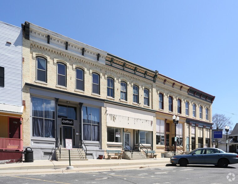 Retail in Sharon, WI for sale - Primary Photo - Image 1 of 1