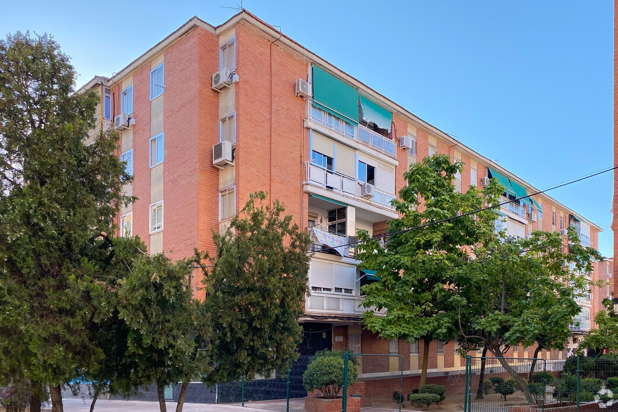 Calle Alfonso X el Sabio, 22, Parla, Madrid for sale Primary Photo- Image 1 of 1