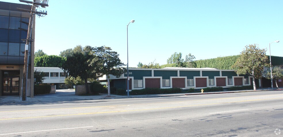 15230 Burbank Blvd, Sherman Oaks, CA for lease - Building Photo - Image 2 of 7