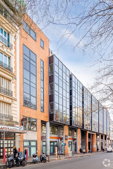 Flex in Paris for lease - Building Photo - Image 3 of 3