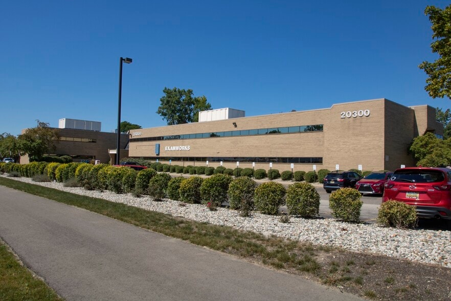 20300 W 12 Mile Rd, Southfield, MI for lease - Building Photo - Image 2 of 12