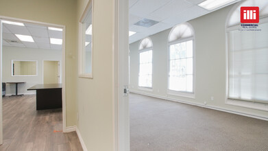 20501 Ventura Blvd, Woodland Hills, CA for lease Interior Photo- Image 1 of 12