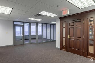 325 W Main St, Louisville, KY for lease Interior Photo- Image 2 of 4