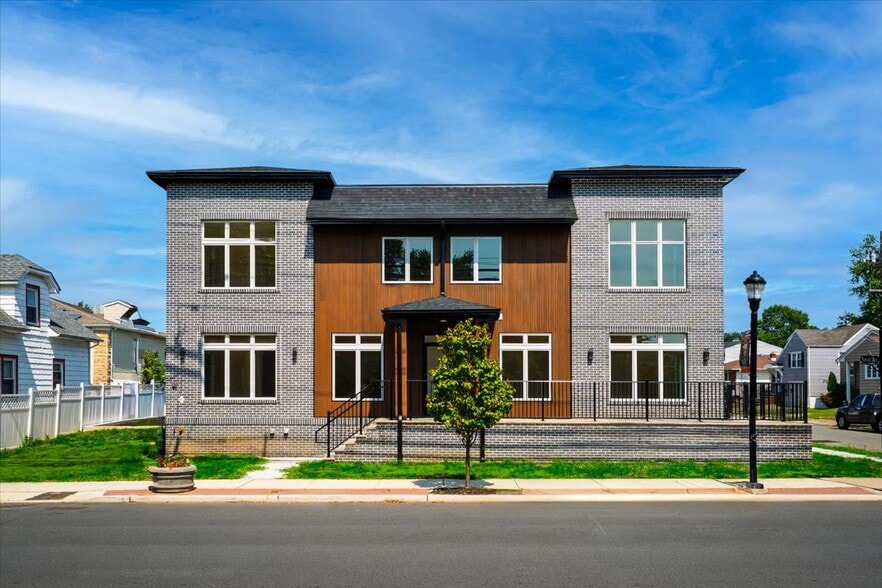 1108 McBride Ave, Woodland Park, NJ for sale - Primary Photo - Image 1 of 5