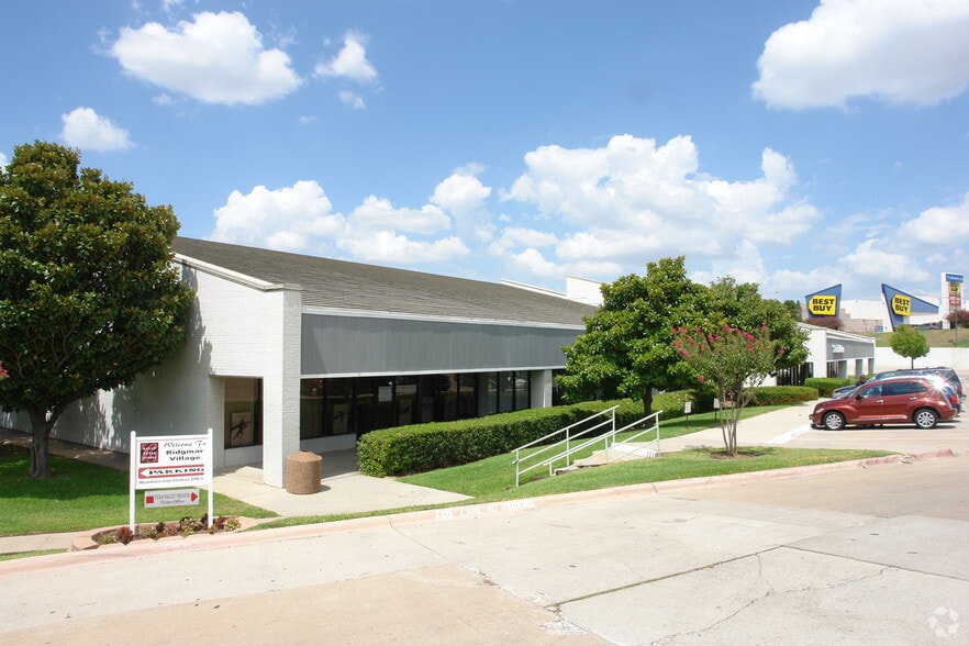 6833-6869 Green Oaks Rd, Fort Worth, TX for lease - Building Photo - Image 3 of 4