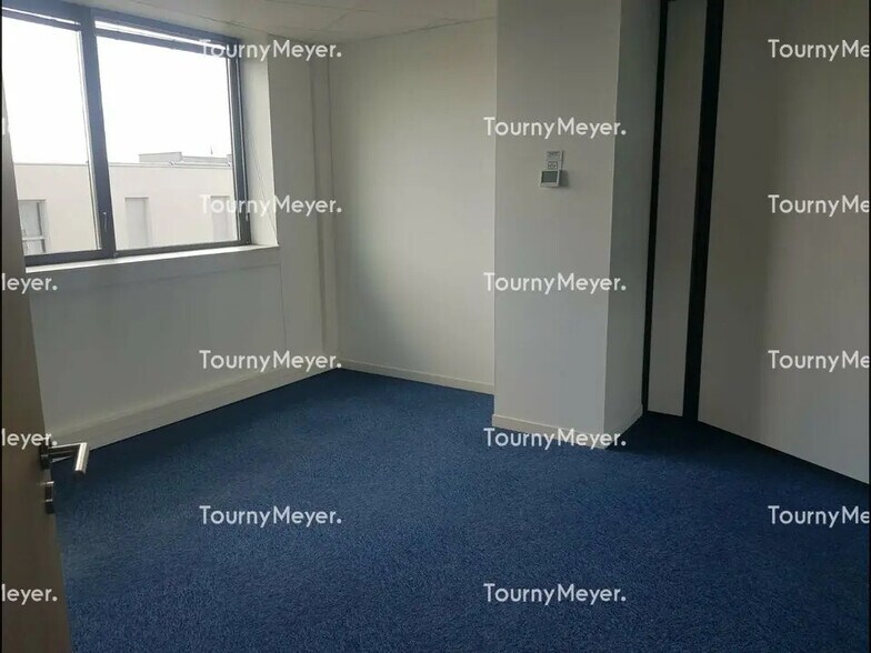 Office in Rennes for lease - Interior Photo - Image 3 of 7