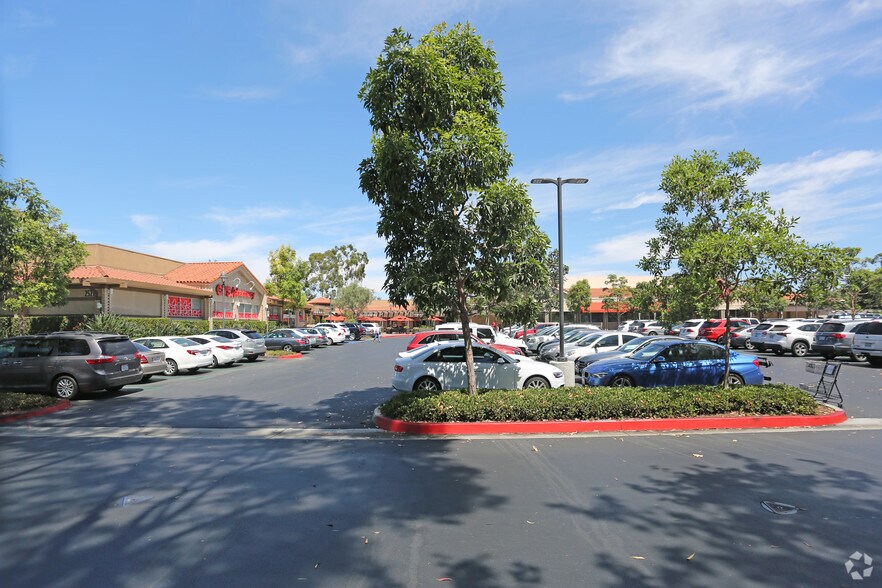 2500 Eastbluff Dr, Newport Beach, CA 92660