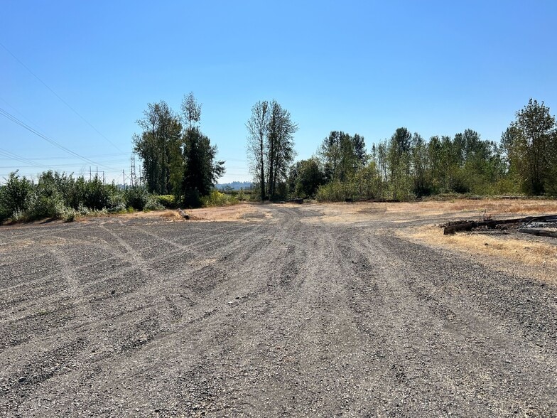 5605 NE Sundial Rd, Troutdale, OR for lease - Building Photo - Image 2 of 3