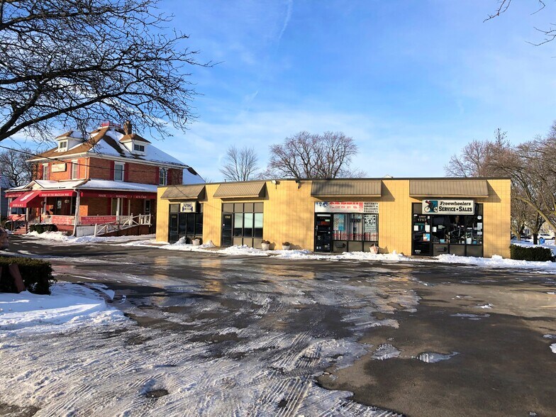 1757 Mount Hope Ave, Rochester, NY 14620