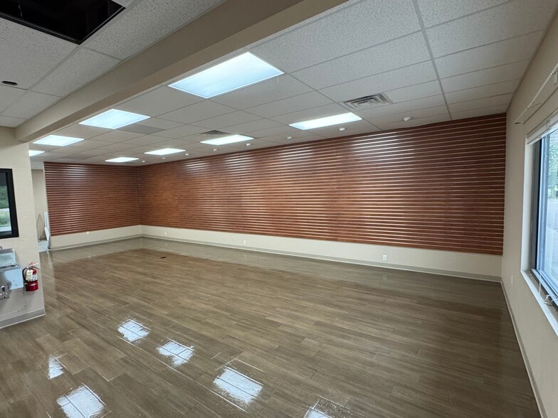 200 Golfview Rd, Cecil, WI for lease - Building Photo - Image 3 of 12