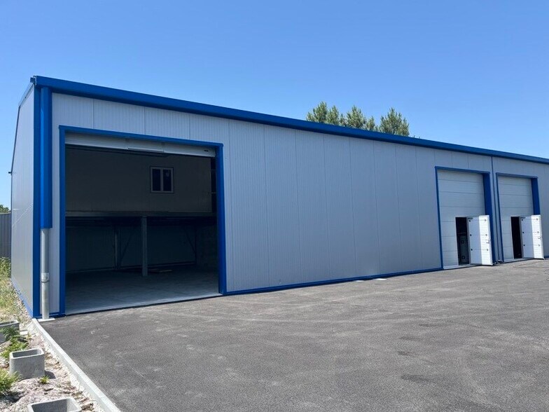 Retail in Mios for lease - Building Photo - Image 1 of 8