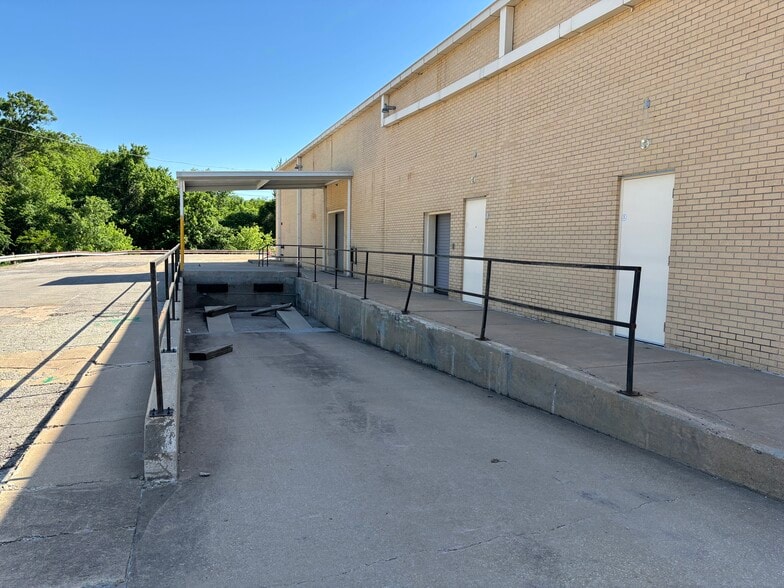 500-600 SE Washington Blvd, Bartlesville, OK for lease - Building Photo - Image 2 of 9