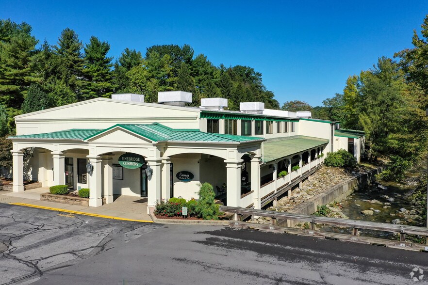 1580 McLaughlin Run Rd, Upper Saint Clair, PA 15241