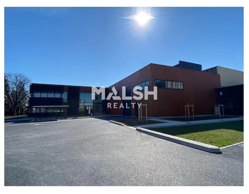 Office in Villeurbanne for lease Building Photo- Image 1 of 7
