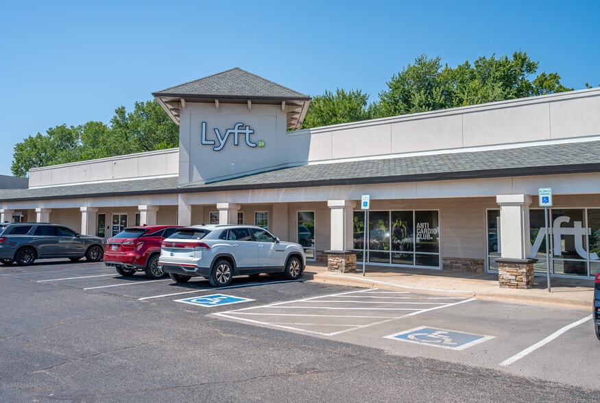 285 S Santa Fe Ave, Edmond, OK for lease - Building Photo - Image 2 of 6