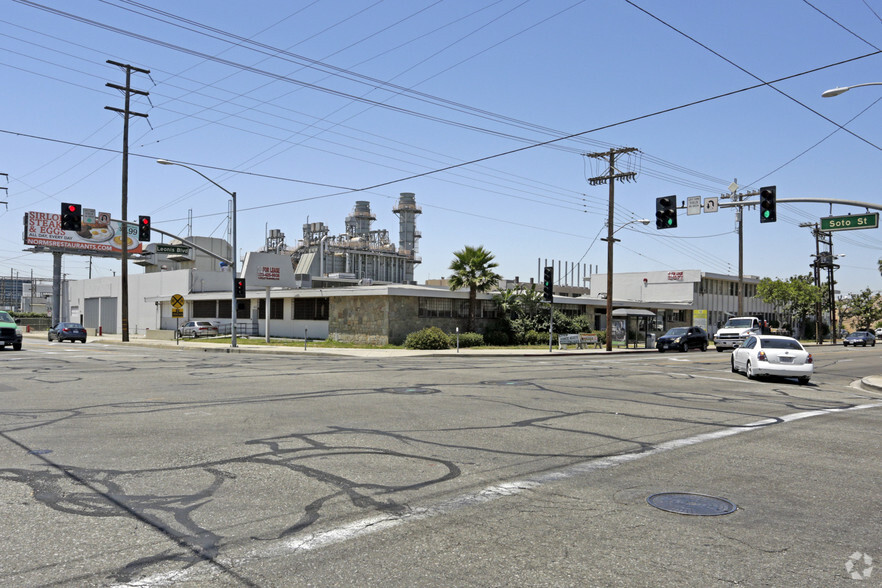 2770-2774 Leonis Blvd, Los Angeles, CA for lease - Building Photo - Image 1 of 9