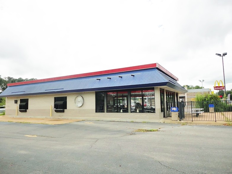 450 E Main St, Henderson, TN for sale - Primary Photo - Image 1 of 1