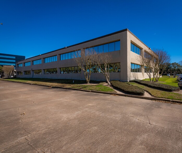 2222 Bay Area Blvd, Houston, TX for sale - Building Photo - Image 2 of 14