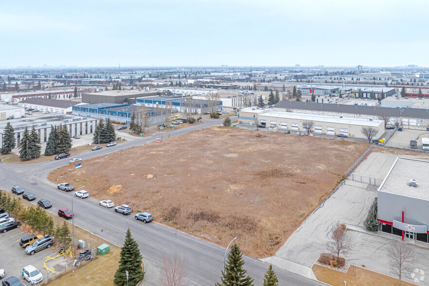 10804 180 St NW, Edmonton, AB for sale - Primary Photo - Image 1 of 3