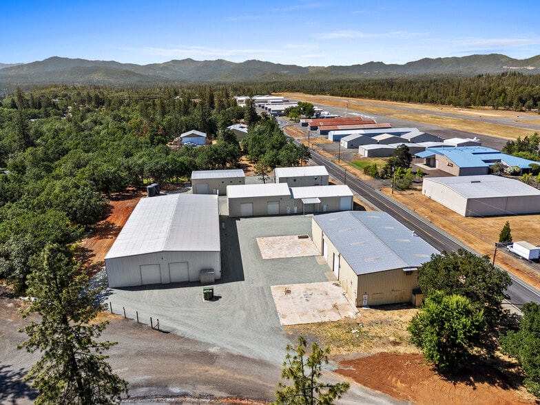 1344 Brookside Blvd, Grants Pass, OR for lease - Building Photo - Image 2 of 9