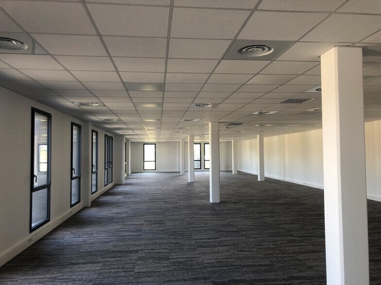 Office in Mérignac for lease - Building Photo - Image 2 of 10