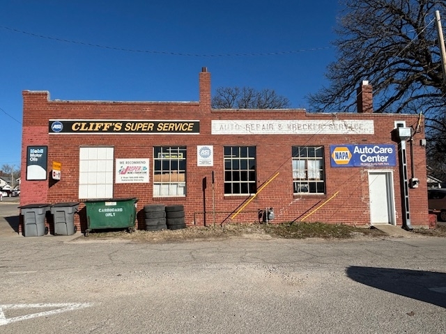 115 E 5th Ave, Emporia, KS for sale - Building Photo - Image 2 of 14