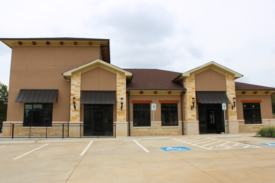 3143 Golden, Tyler, TX for lease - Primary Photo - Image 1 of 6