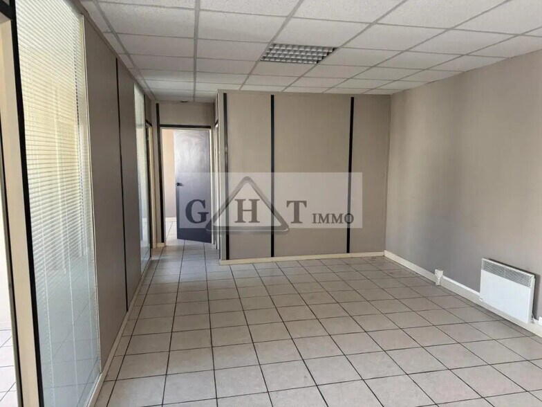 Office in Champigny-sur-Marne for lease - Interior Photo - Image 3 of 3