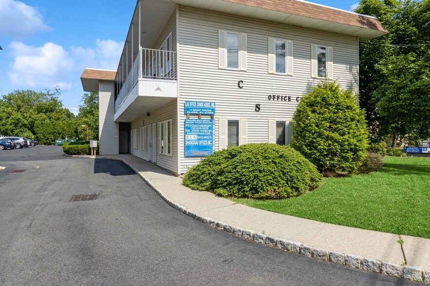 17 Brant Ave, Clark, NJ for sale - Building Photo - Image 1 of 1