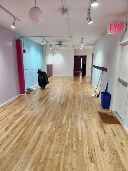 139 Nevins St, Brooklyn, NY for lease - Interior Photo - Image 3 of 4