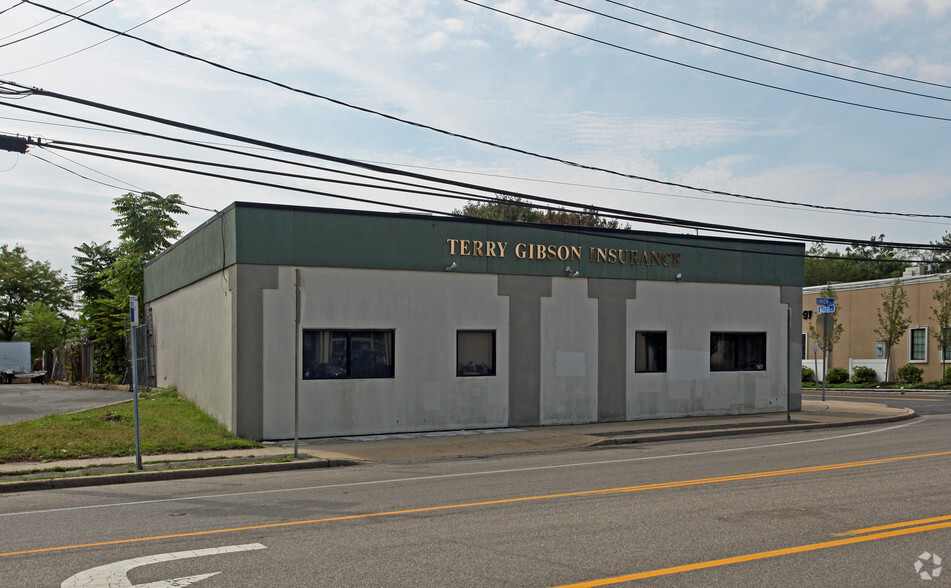 1918 Union Blvd, Bay Shore, NY for lease - Building Photo - Image 2 of 7