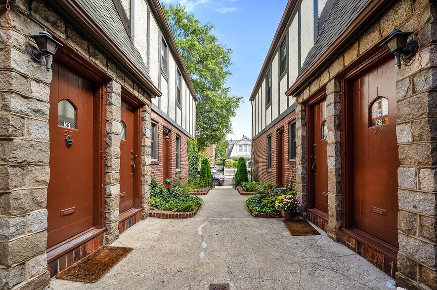 4324 208th St, Bayside, NY for sale - Building Photo - Image 2 of 15