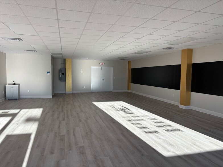 240 N Main St, Jonesboro, GA for sale - Interior Photo - Image 3 of 4