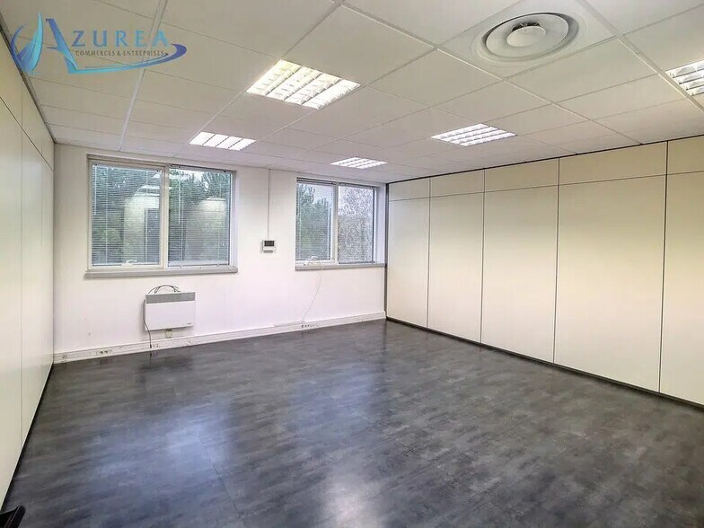 Office in SOPHIA ANTIPOLIS for lease - Building Photo - Image 3 of 7