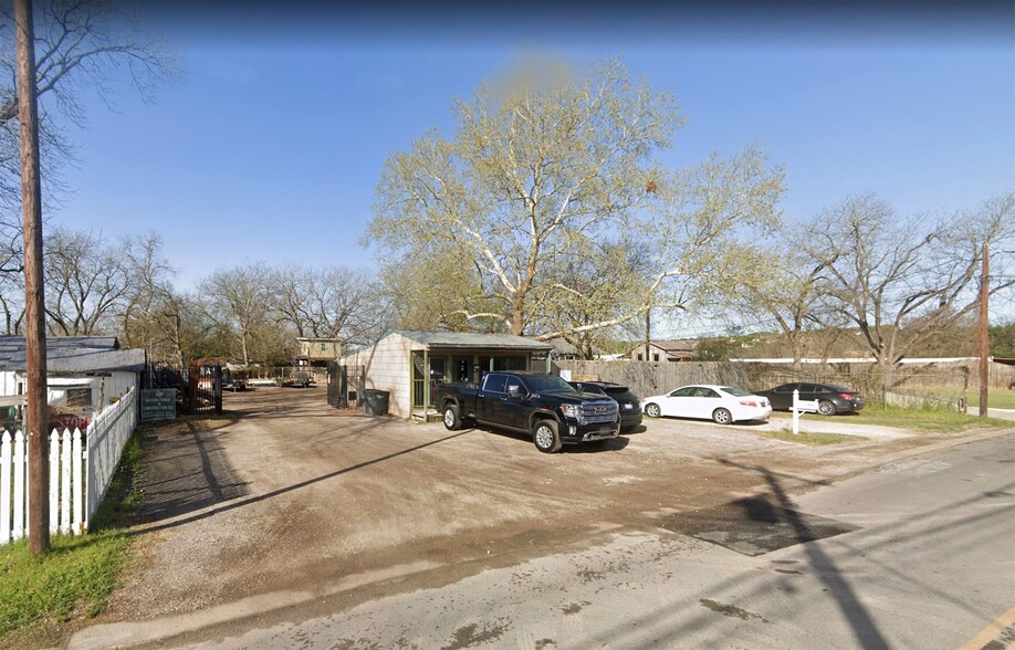 842 Lakeview Blvd, New Braunfels, TX for lease - Building Photo - Image 2 of 2