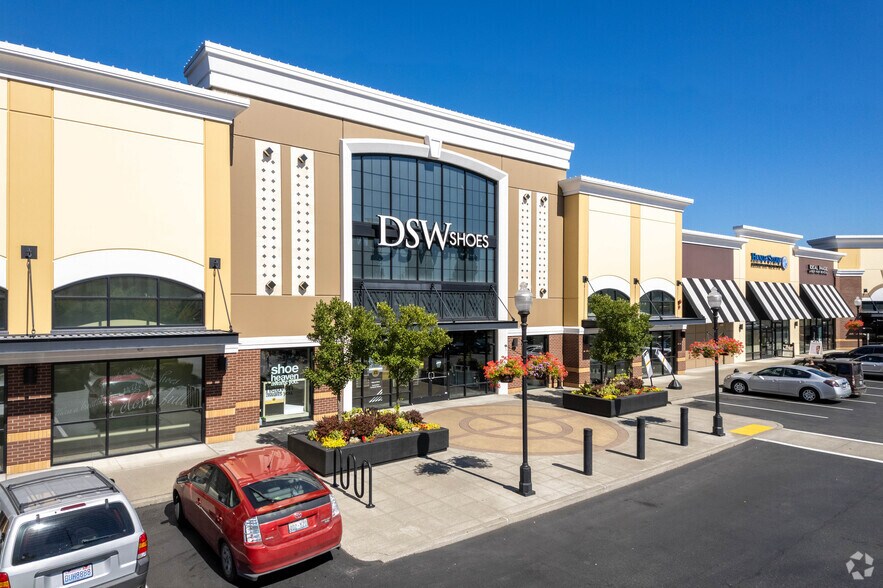 17100 Southcenter Pky, Tukwila, WA 98188