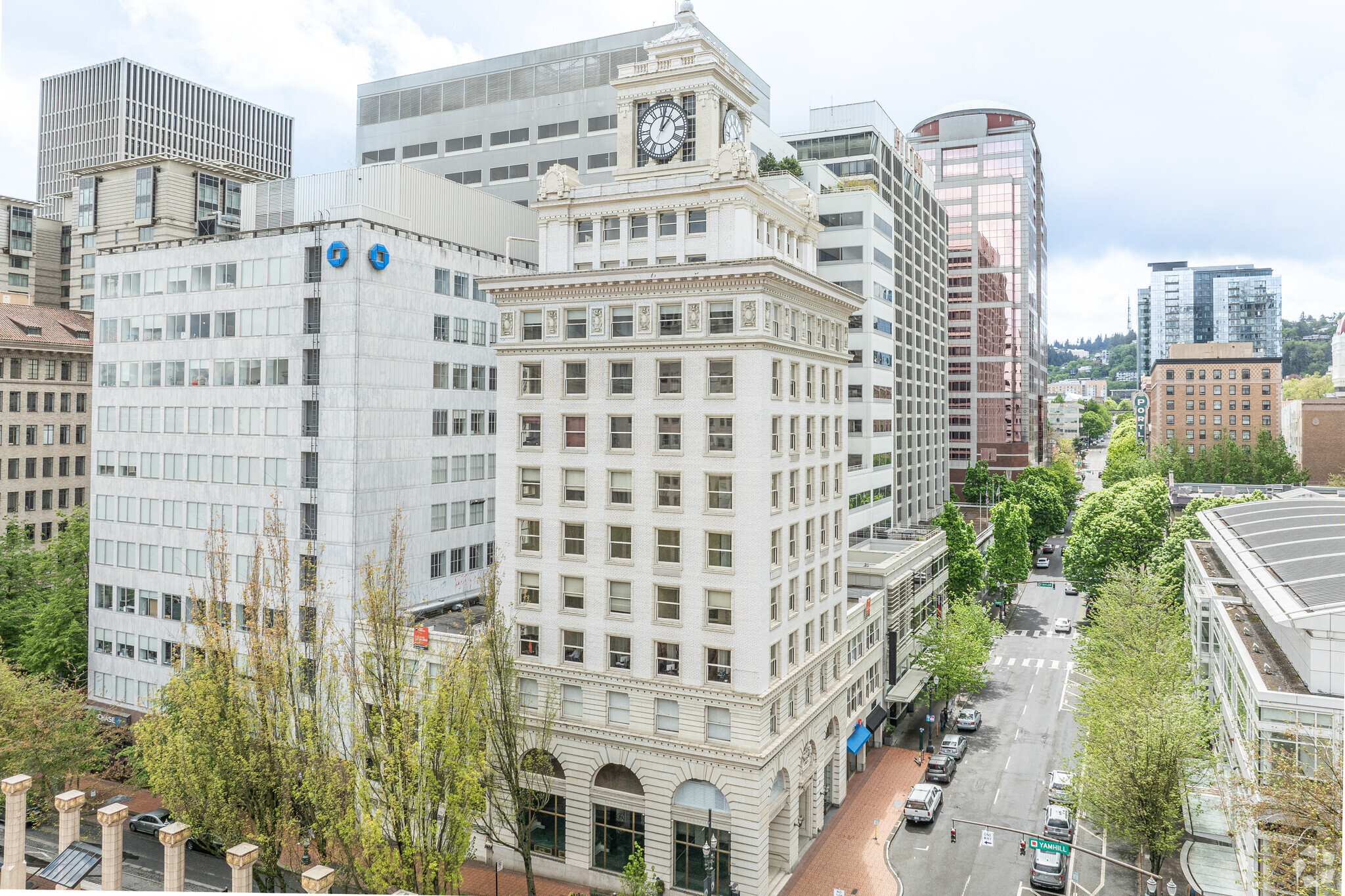 800-818 SW Broadway, Portland, OR for lease Building Photo- Image 1 of 3