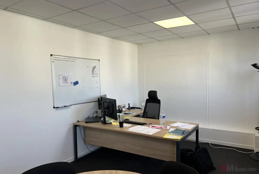Office in Le Petit-Quevilly for lease - Interior Photo - Image 3 of 7
