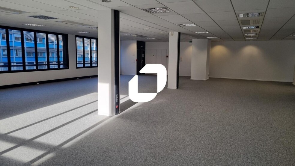 Office in Paris for lease - Interior Photo - Image 3 of 8