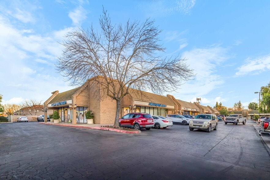 2745-2787 W Shaw Ave, Fresno, CA for lease - Building Photo - Image 2 of 16