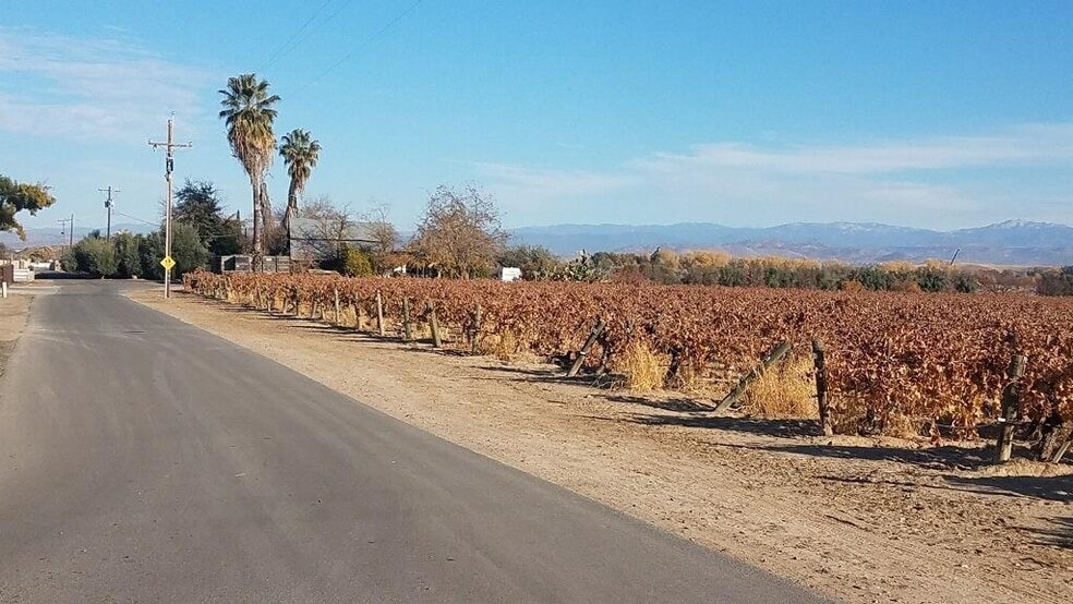 Friant Road & Willow Ave, Clovis, CA for sale - Aerial - Image 3 of 7