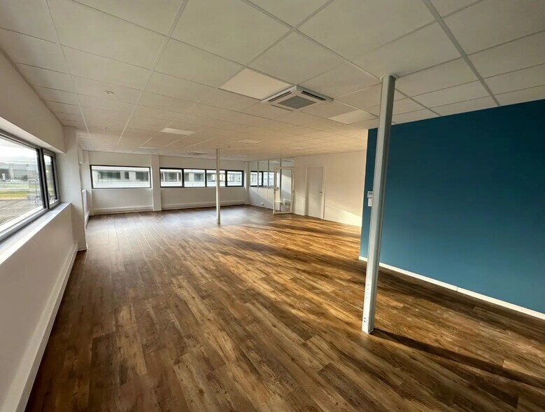 7 Rue Montgolfier, Sainte-Croix-en-Plaine for lease - Building Photo - Image 3 of 14